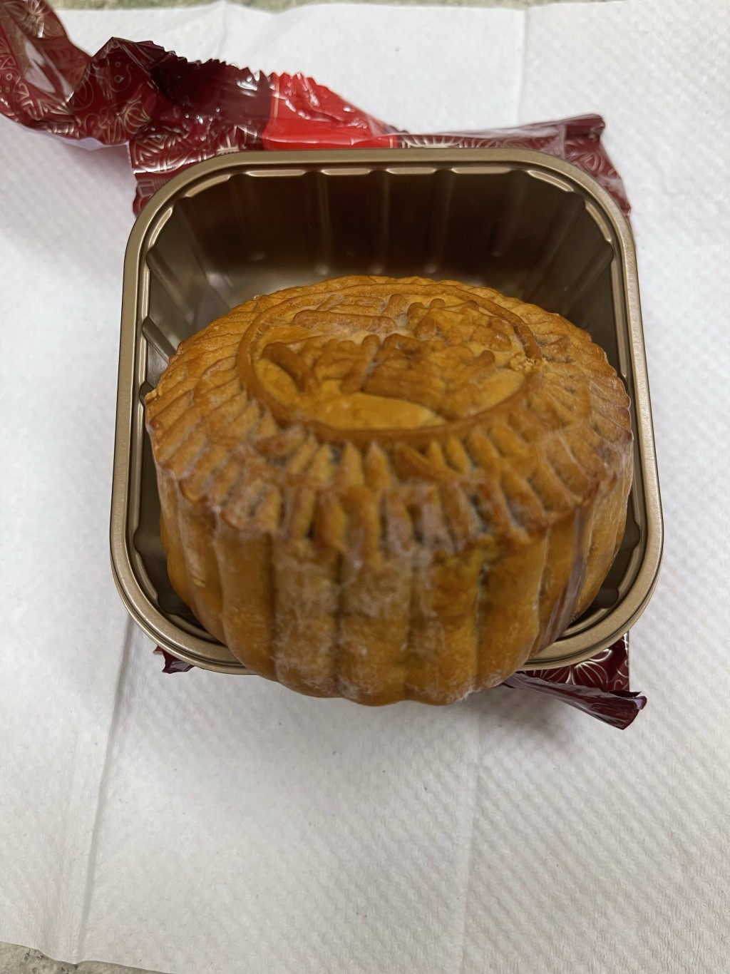 有客人發現月餅「發霉」,直言「無諗過咁大個牌子都會咁」。nanaanhui@Threads 有客人發現月餅「發霉」,直言「無諗過咁大個牌子都會咁」。nanaanhui@Threads
