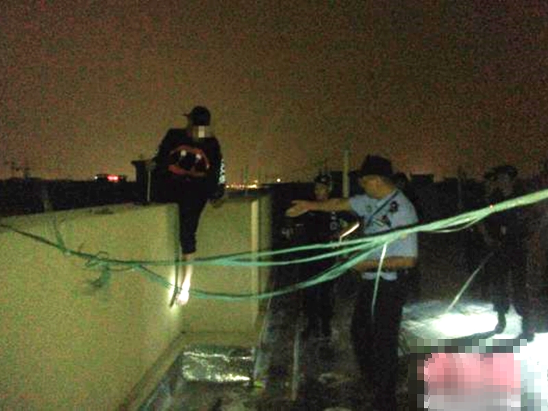 不一會兒，男子報警稱要跳樓輕生。　網上圖片