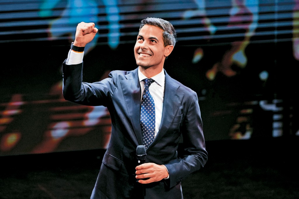 出櫃的38歲六六民主黨領袖耶滕慶祝勝利。