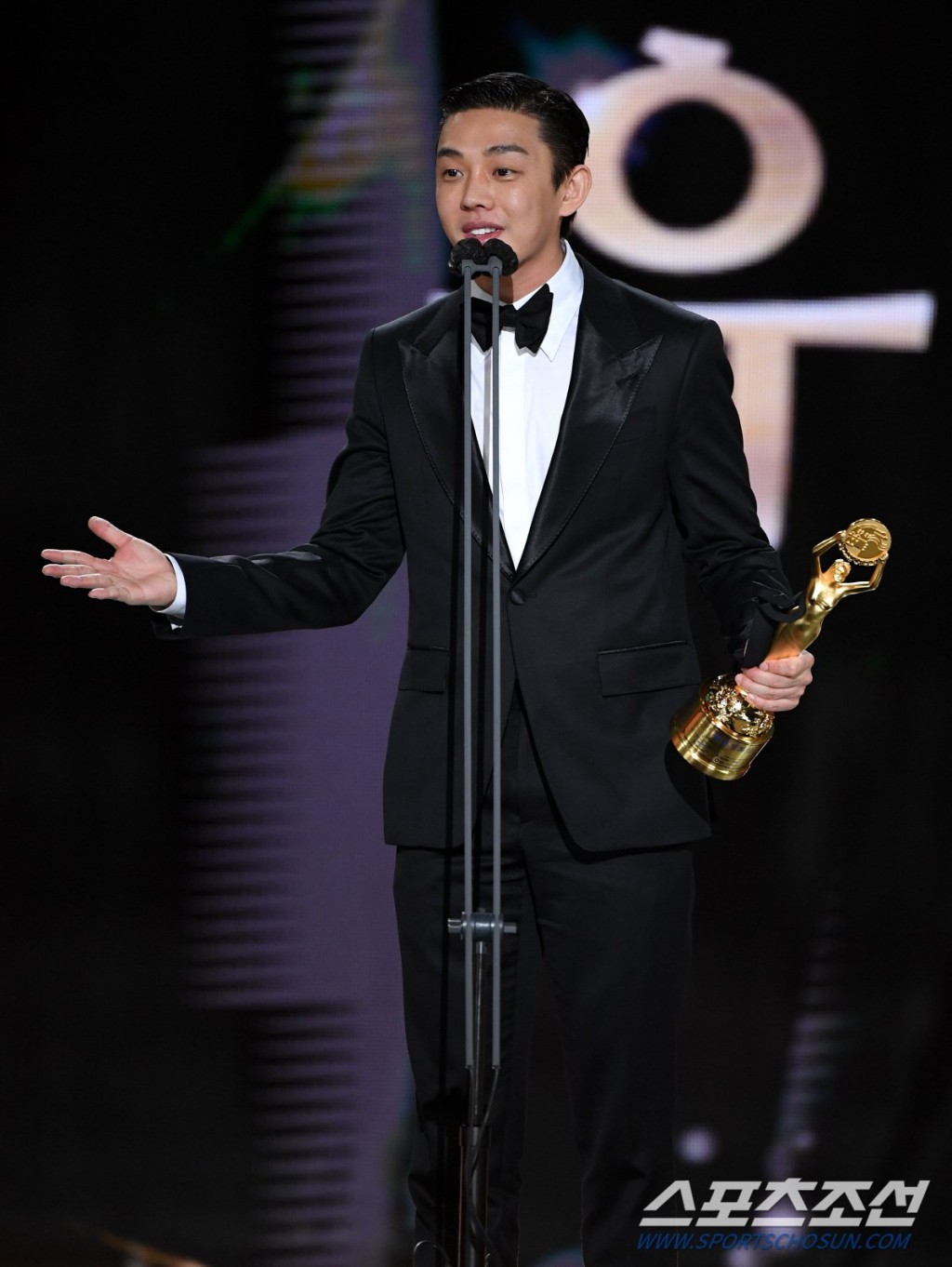 劉亞仁是史上最年輕青龍獎雙影帝。