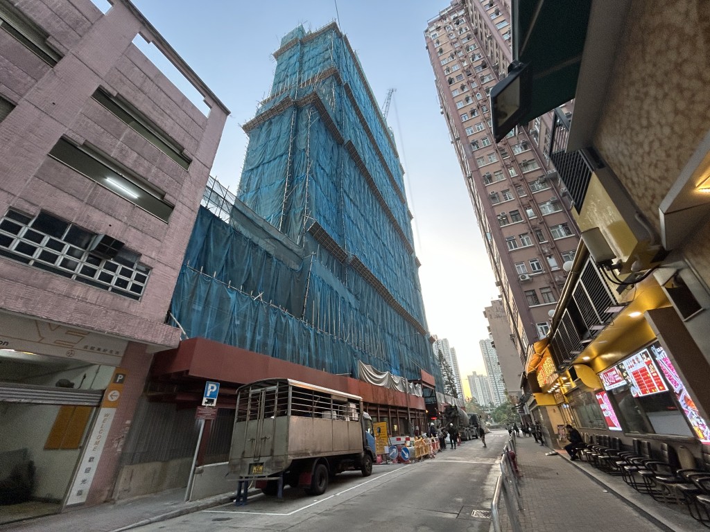 現場為黃大仙飛鳳街45號一地盤。