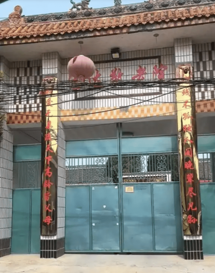 山西老人在養老院遭到暴力毆打。抖音@酷九歲
