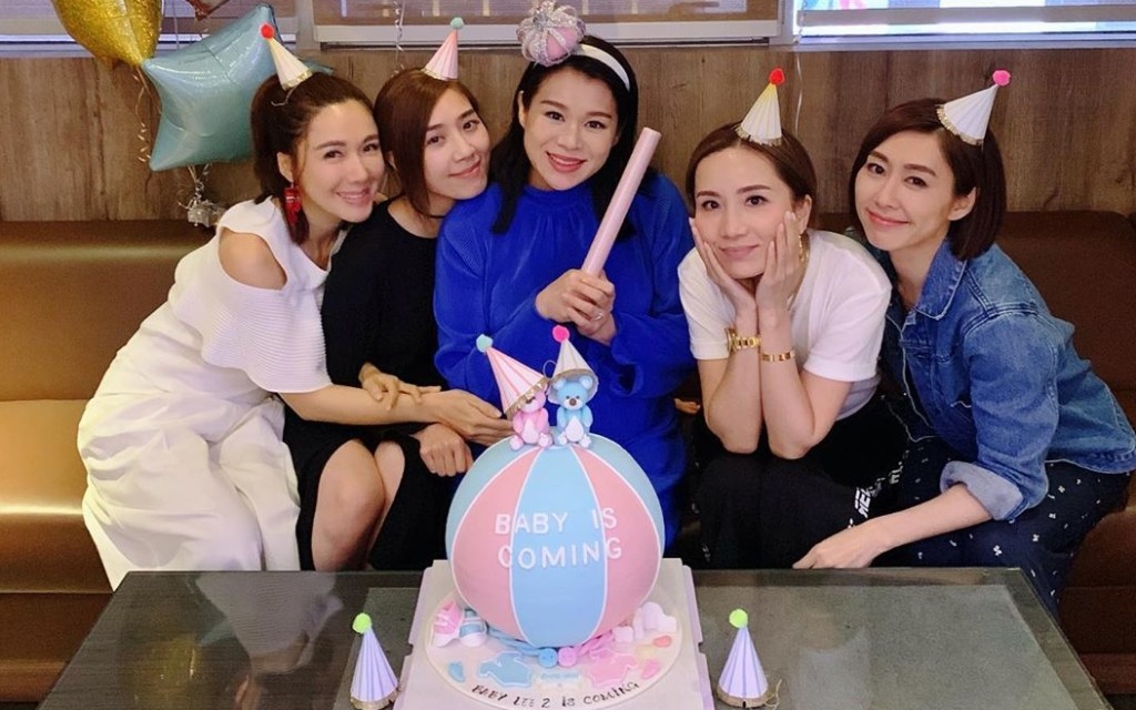 杏兒已育有一子,蛋糕有粉紅和粉藍兩色,被指子女雙全。(ig圖片)