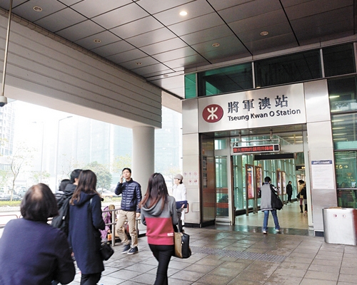 將軍澳站早上時客流量多。