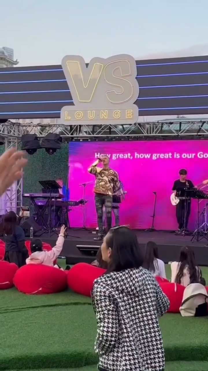 占士丁丁有不少演出。 占士丁丁有不少演出。