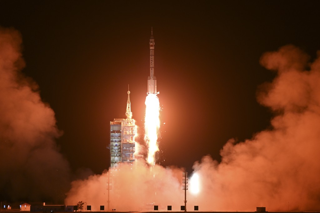 1月29日，神舟十五號載人飛船與長征火箭成功分離，進入預定軌道。新華社