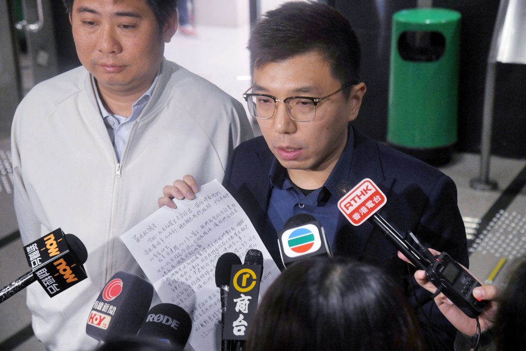 大埔区议会“大厦管理工作小组”主席罗晓枫（右）。资料图片