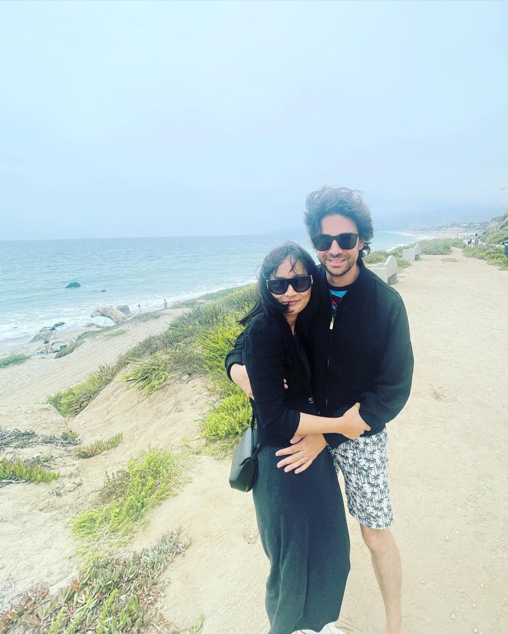 陳法拉自嫁與法籍老公後，定居海外。