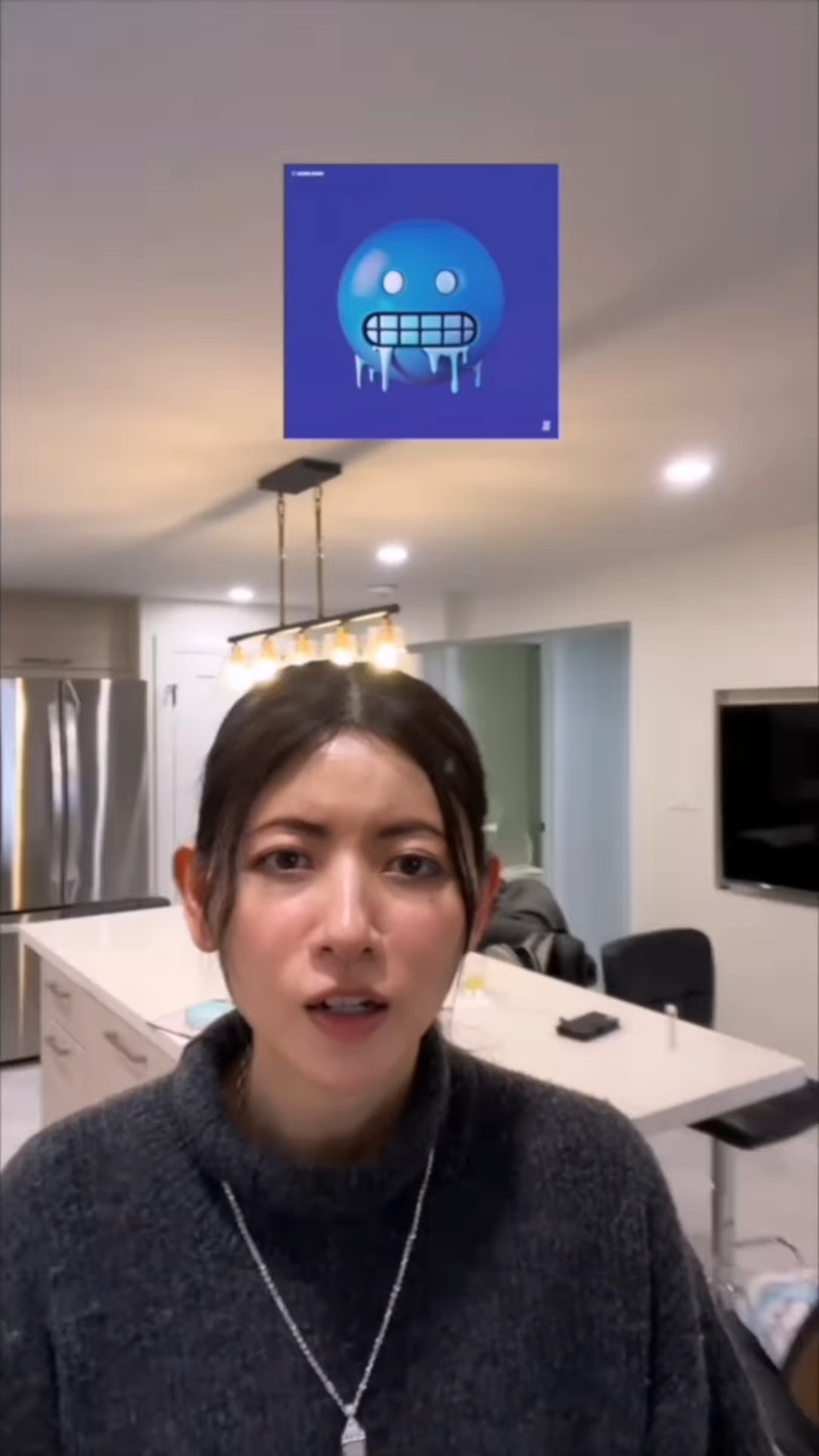 她表示:「睇吓出面幾多雪!今日得零下10度,所以非常之凍呀,如果可以就盡量唔好出街。」 她表示:「睇吓出面幾多雪!今日得零下10度,所以非常之凍呀,如果可以就盡量唔好出街。」