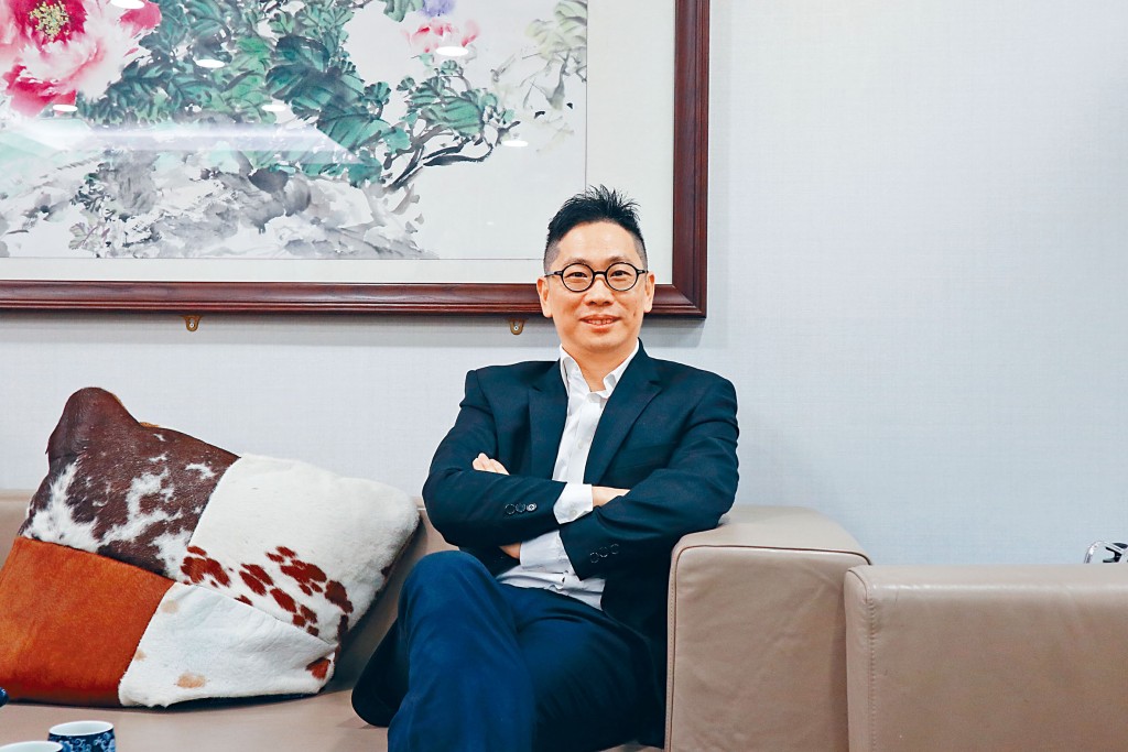 德合集團主席吳志超滿意認購反應，認為「有麝自然香」。