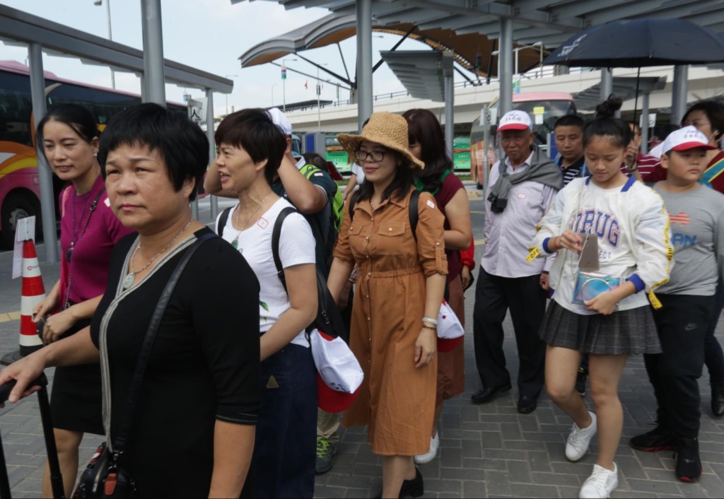 下午陸續有內地團抵達本港。