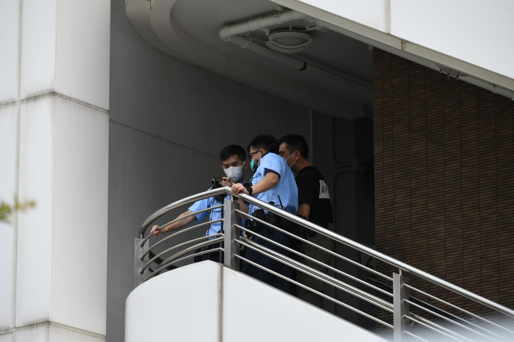 大批警員在場戒備。