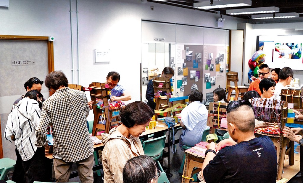 多個柏金遜症病患家庭共同創作一張椅子，表達內心情緒，重新檢視家庭價值。