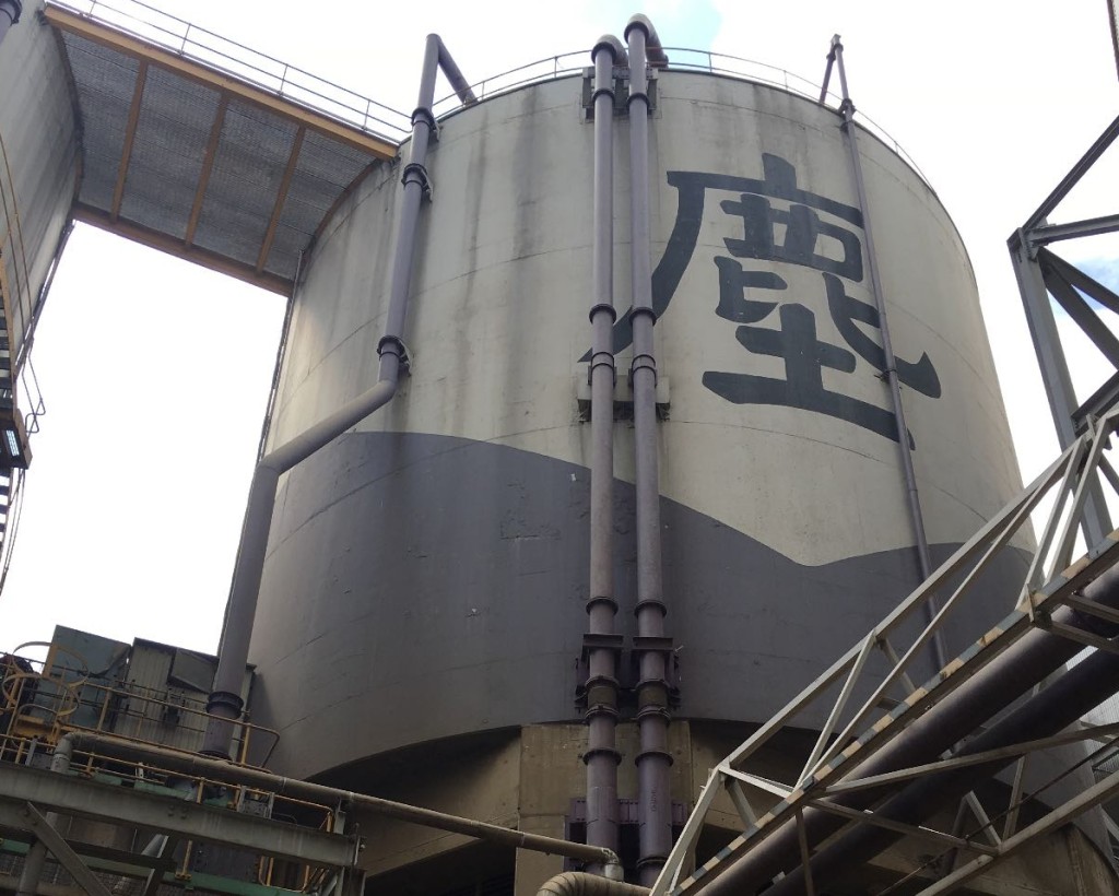 圖為青山發電廠的塵缸外貌。中電提供