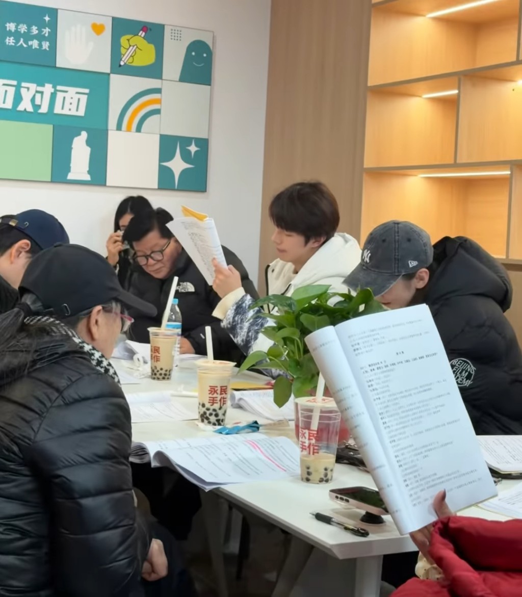 林正峰參與圍讀。