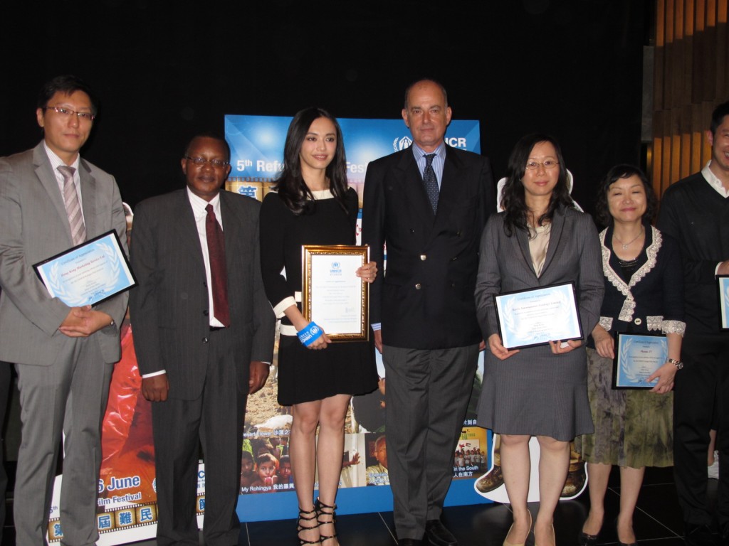 姚晨（左三）一度来香港发展。