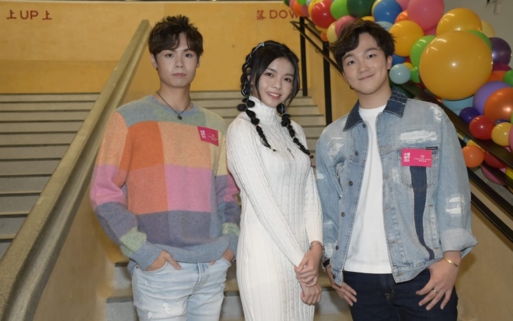 文凱婷、冼靖峰、何晉樂為中環街市開幕活動表演。