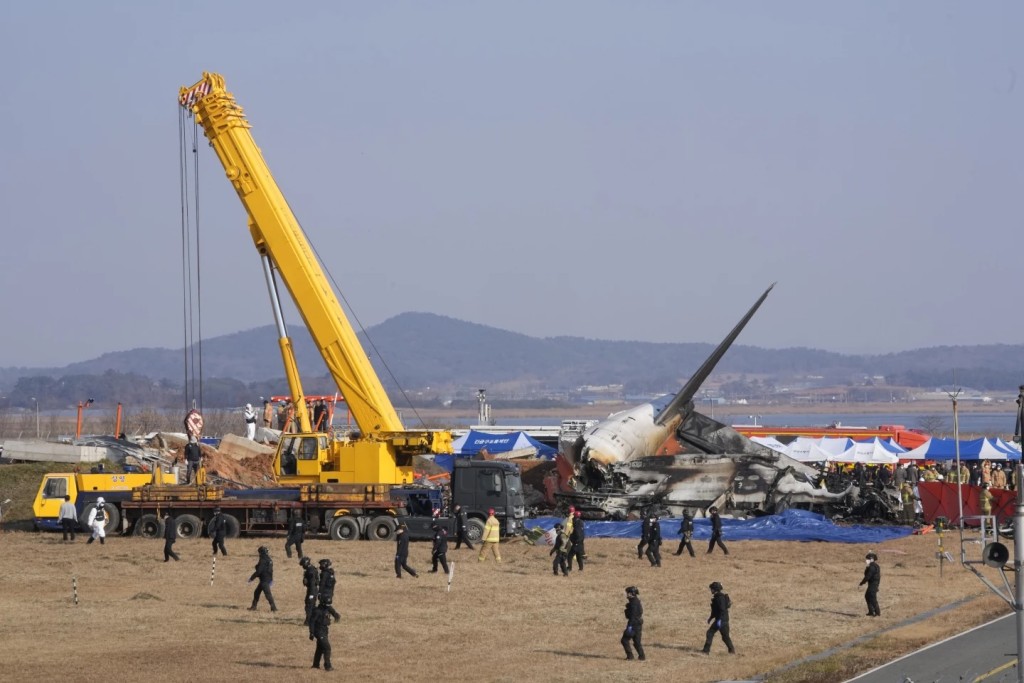 濟州航空客機在全羅南道務安機場墜毀。美聯社