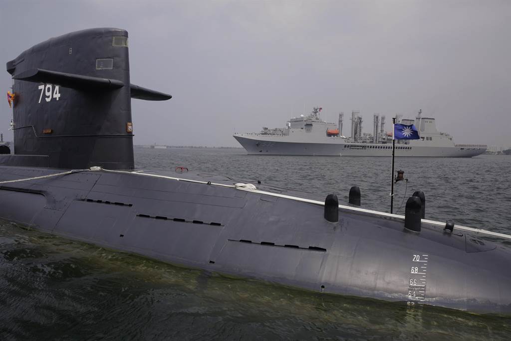 台湾目前在役的潜艇已相当老旧。中时