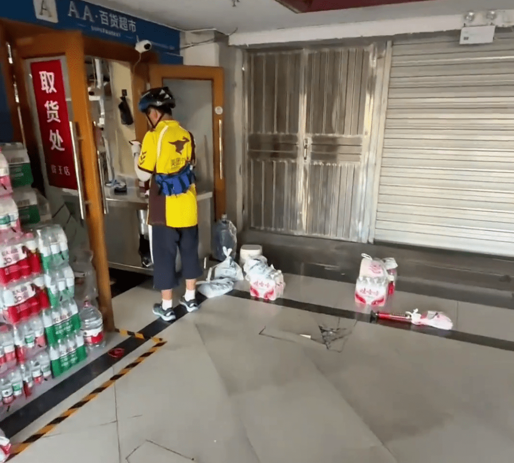 小郝送外卖的情况。 小郝送外卖的情况。