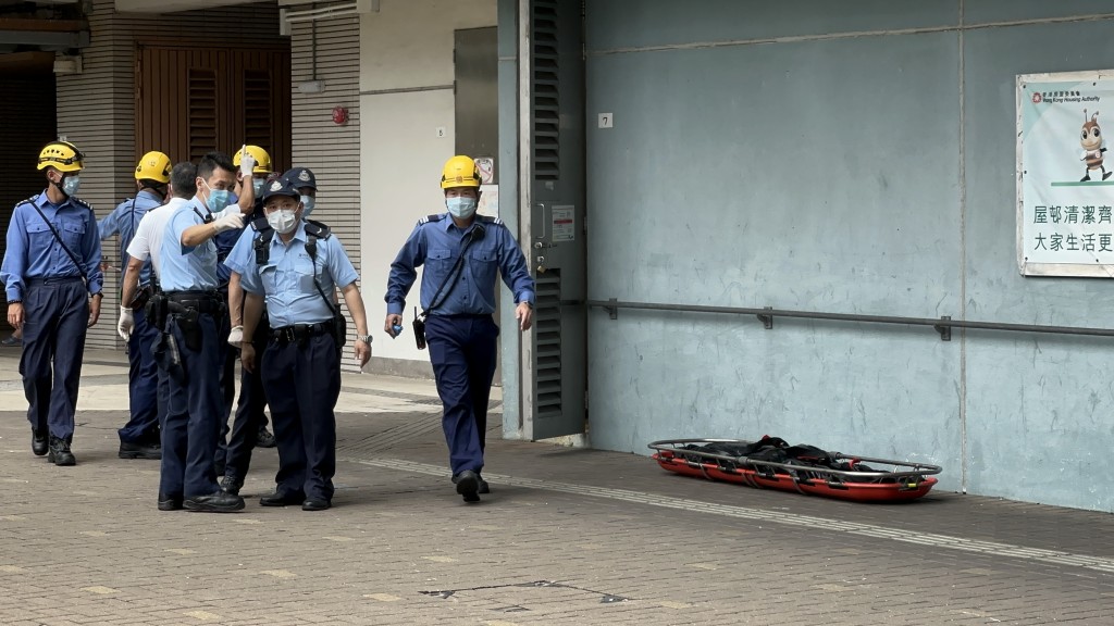 警方调查事件。