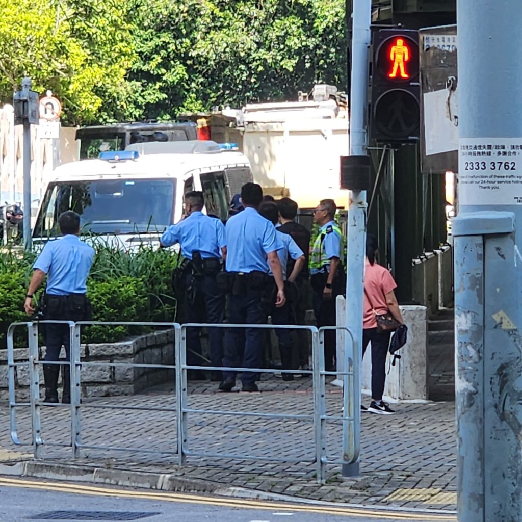 現場有大批警員。網上圖片