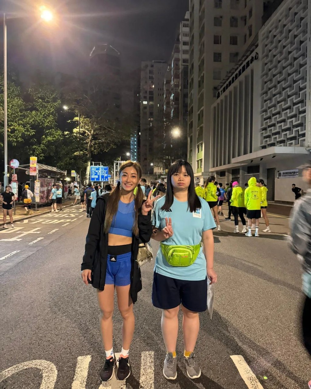 前“亚视一姐”薛影仪与好友黄榕早前一同参加渣打马拉松。