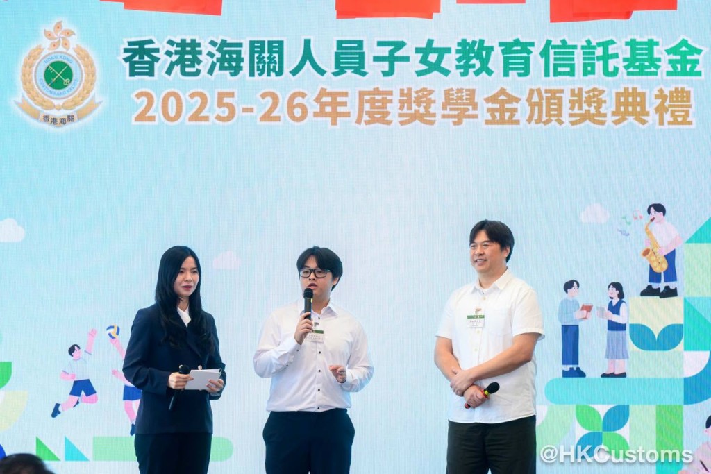 兩名得獎學生及其家長,亦分別與大家分享他們的學習心得及教育經驗。 兩名得獎學生及其家長,亦分別與大家分享他們的學習心得及教育經驗。