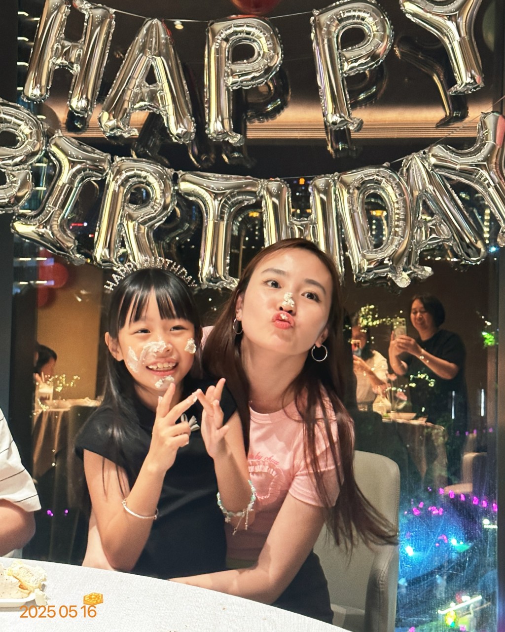 李蘊在IG罕有分享家庭照為女兒慶生。 李蘊在IG罕有分享家庭照為女兒慶生。