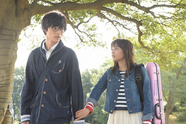 廣瀨鈴和山崎賢人曾合作2016年電影《四月是你的謊言》。