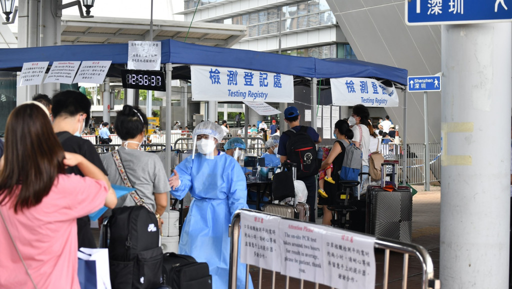 教育局指同學主要選擇取道陸路入境。資料圖片