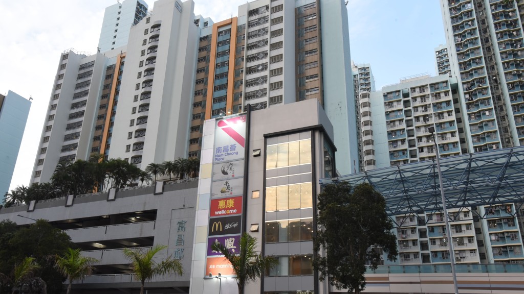 深水埗富昌邨烏龜高處墮斃 警追查拘72歲翁。資料圖片