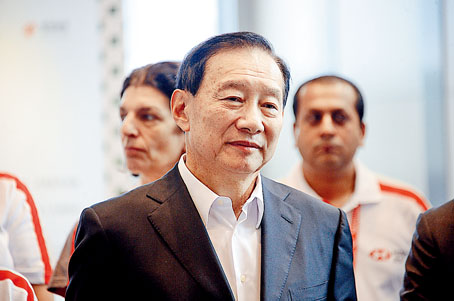 王冬勝認為，企業和金融機構應各盡其責防範金融風險。