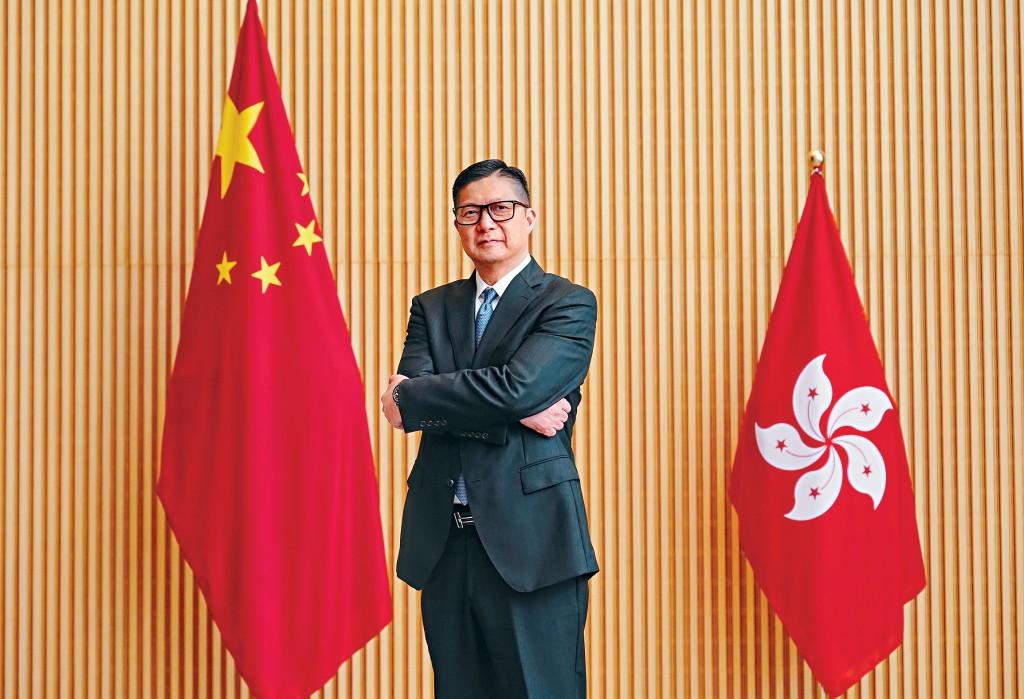 保安局局長鄧炳強表示,閉路電視對防治罪行大有幫助。