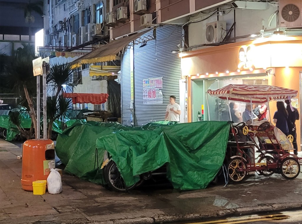 他指,如何能提供單車租賃服務方便市民租用而不影響行人及避免引致意外發生,值得探討。政府新聞處 他指,如何能提供單車租賃服務方便市民租用而不影響行人及避免引致意外發生,值得探討。政府新聞處