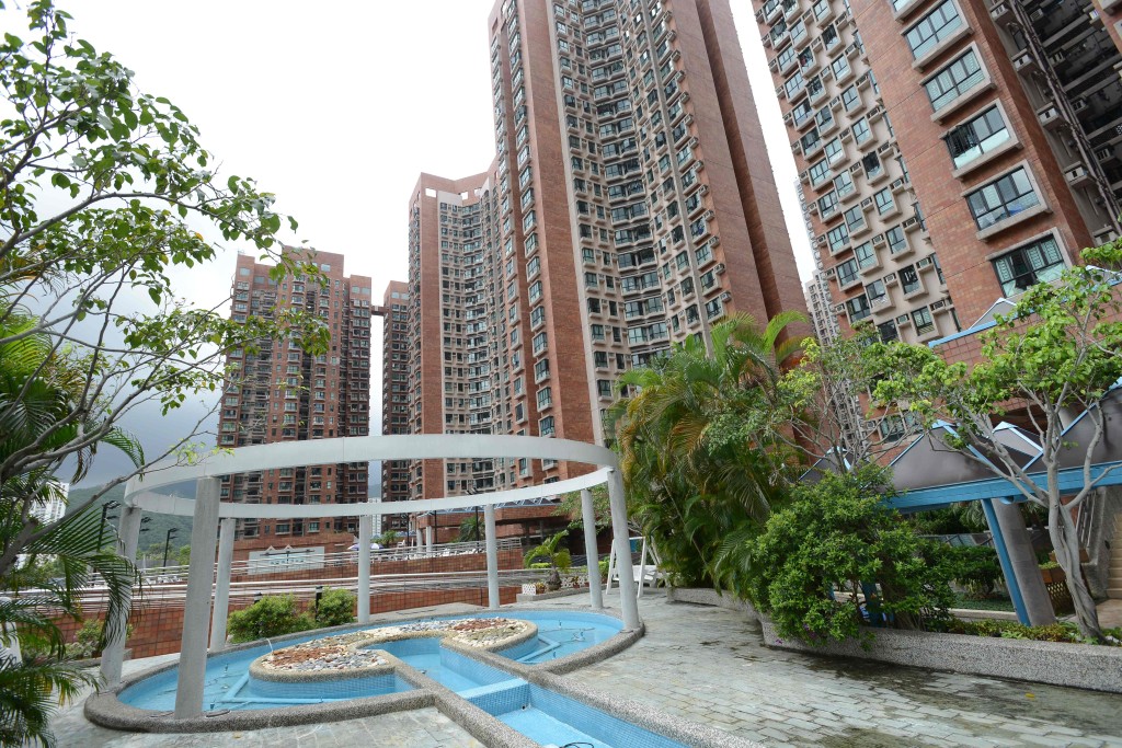 預算案後,新城市廣場部分業主即時加價放盤。