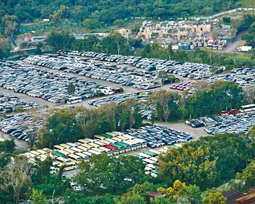 卓百德認為,政府應引用《收回土地條例》大舉收回新界區內的農地及棕地,以增加土地供應。