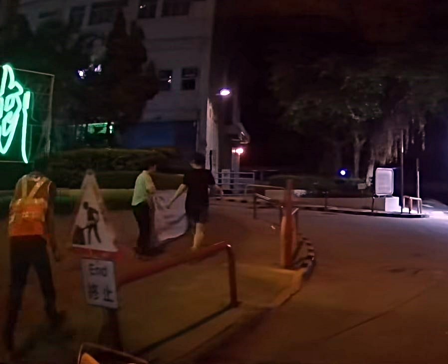 兩途人嚇得急步走去。車cam L（香港群組）