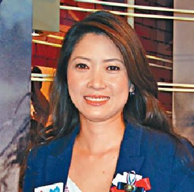 陈欣欣曾经主持亚视王牌节目《今日睇真D》。