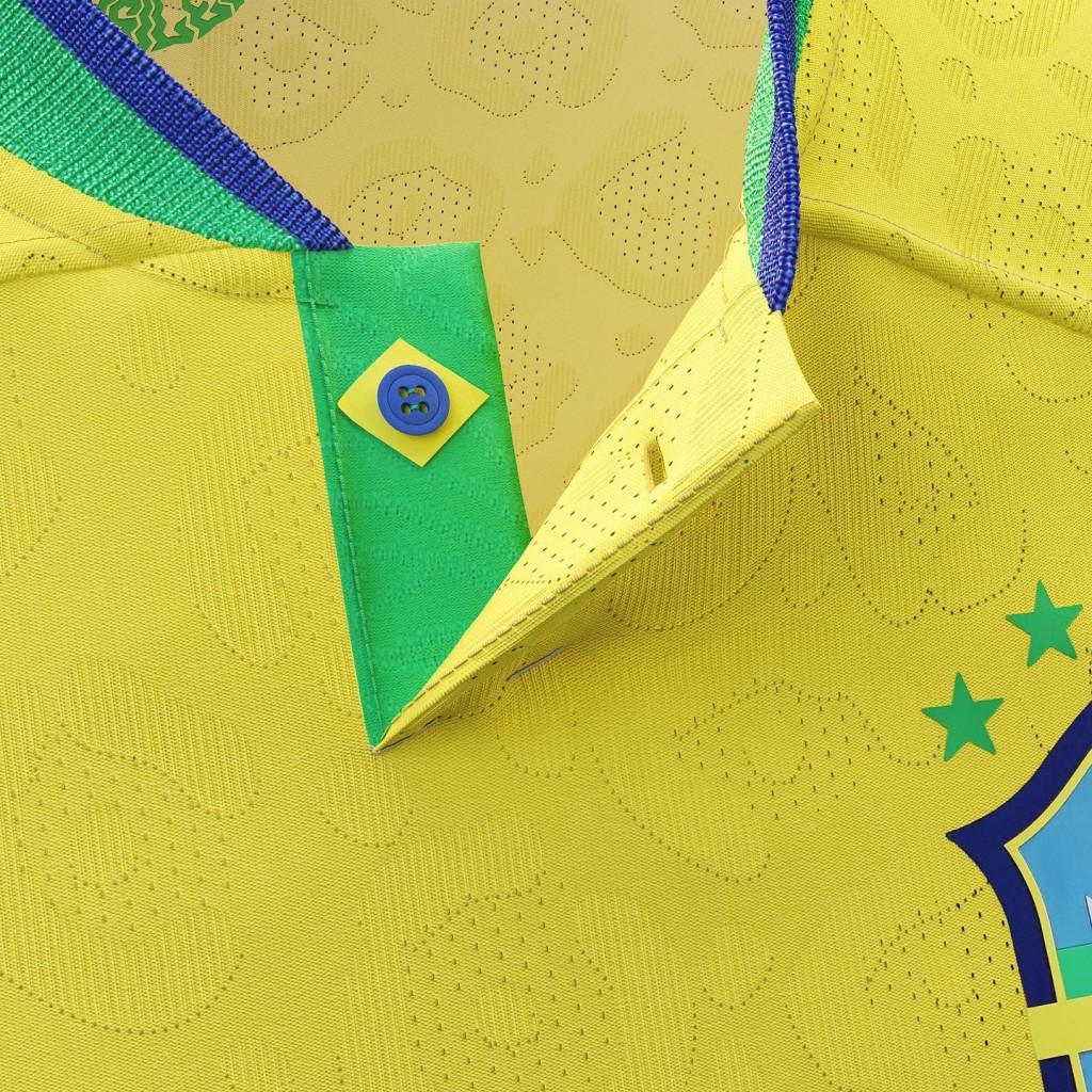 ７）巴西 / 主場球衣： 以黃綠作主色的巴西主場球衣今年顏色對比更明顯，球衣印上美洲豹暗花象徵著大膽、充滿活力的民族精神與勇氣，同時亦代表著球隊的比賽風格，加上有巨星尼馬在陣，亦成為球迷熱捧款式。Nike圖片