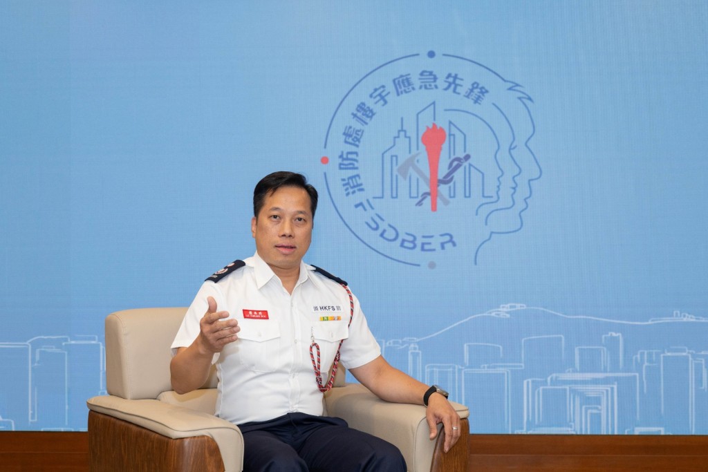 消防處高級消防區長（公眾安全及傳訊）盧長威指消防處正多管齊下全面提升本港樓宇消防安全水平。