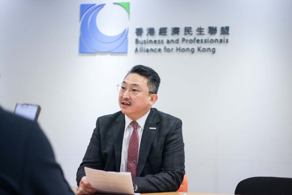 林偉全是現任議員林健鋒的「徒弟」。