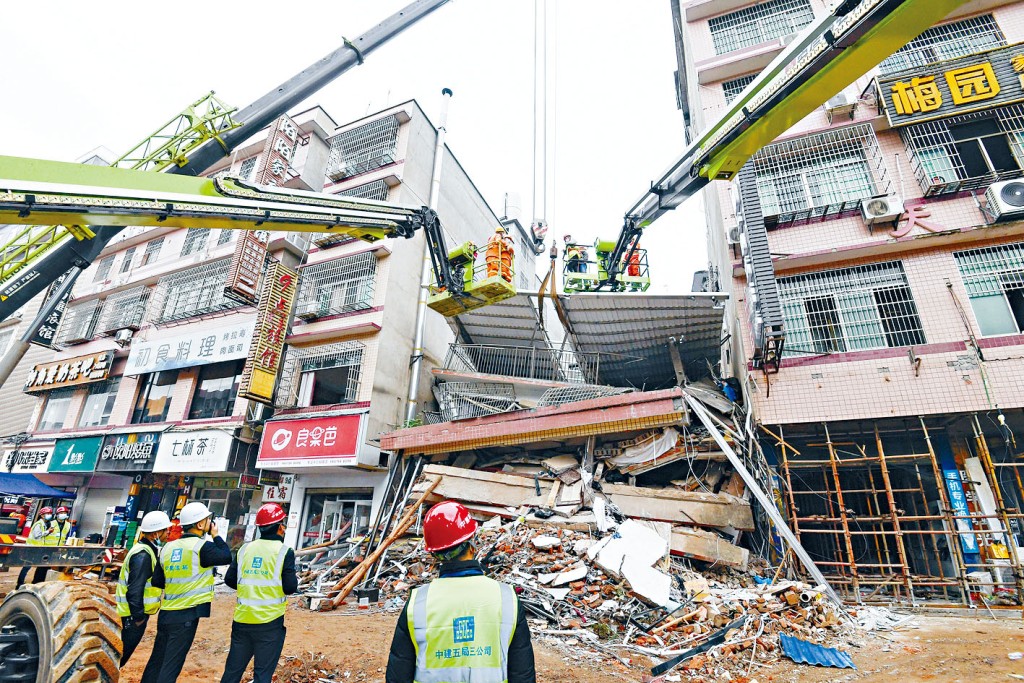 湖南長沙一棟6層高樓房，去年4月突然倒塌。