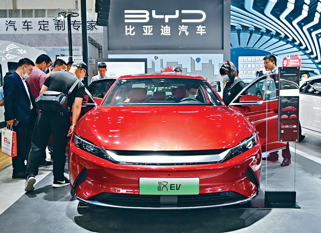 比亞迪2月汽車銷量12.21萬輛，按年跌36.84%，按月亦降39.29%。