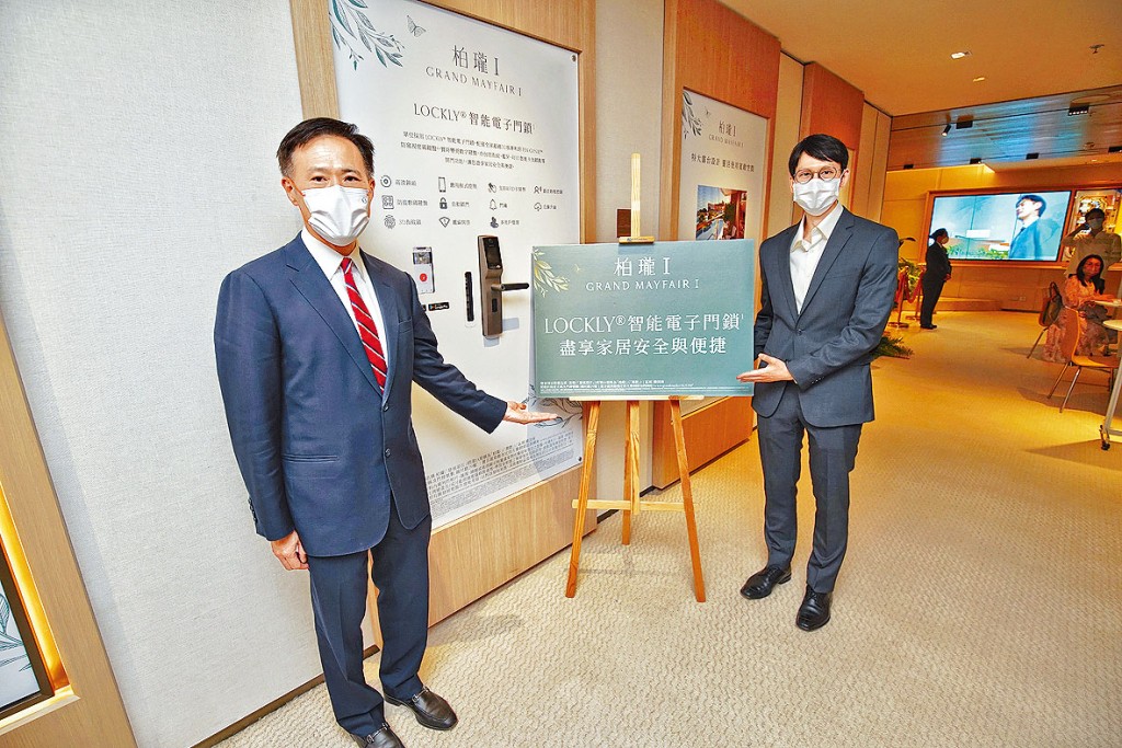 信和、嘉華及中國海外的錦上路站柏瓏Ｉ截至昨晚收逾萬票，超額逾24倍。信和田兆源（左）表示，有望於下周再作次輪銷售。