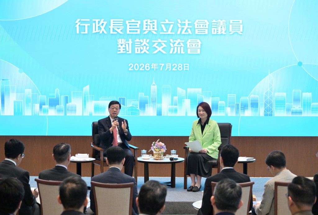 會上有15名議員發言。