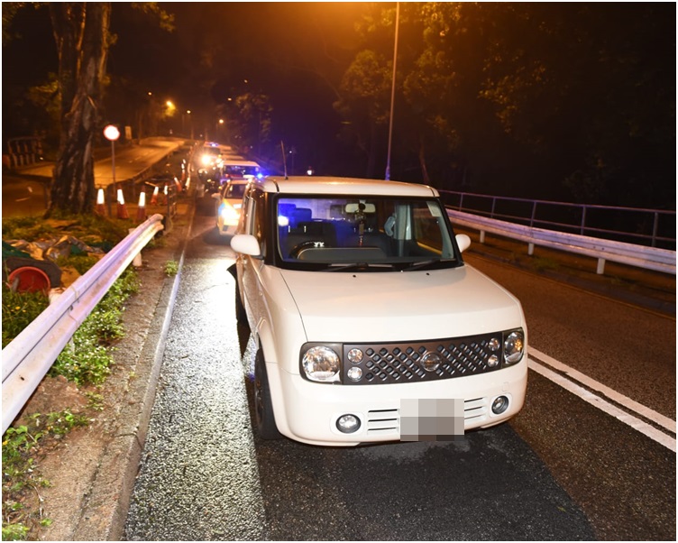 被撞的私家車。