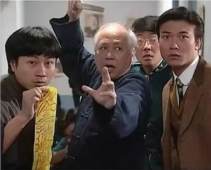 楚原（前中）亦曾演出不少深入民心的電視節目，如《大頭綠衣鬥殭屍》。