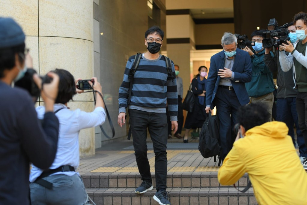 死因研訊率先傳召周父周德明作供。
