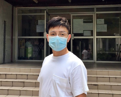 大圍隆亨邨區議員曾杰到當區社區中心視察。